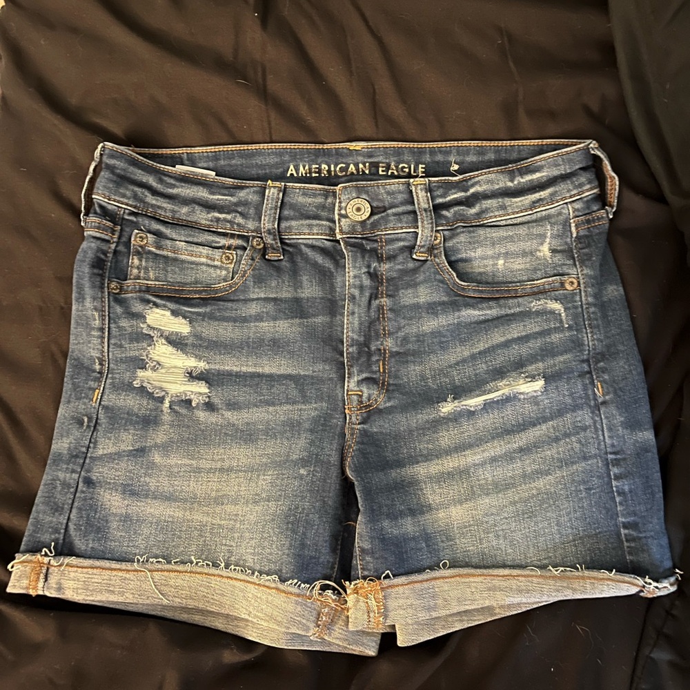 Distressed Medium wash midi super stretch American eagle jean shorts 4” inseam